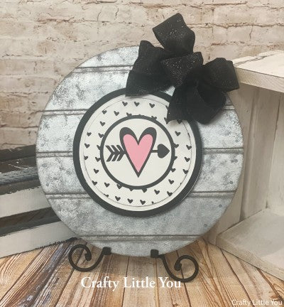 Seasonal Circle Heart and Arrow